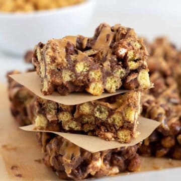 stack of chocolate peanut butter cereal bars