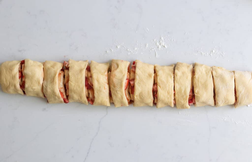 strawberry sweet rolls dough log cut into slices